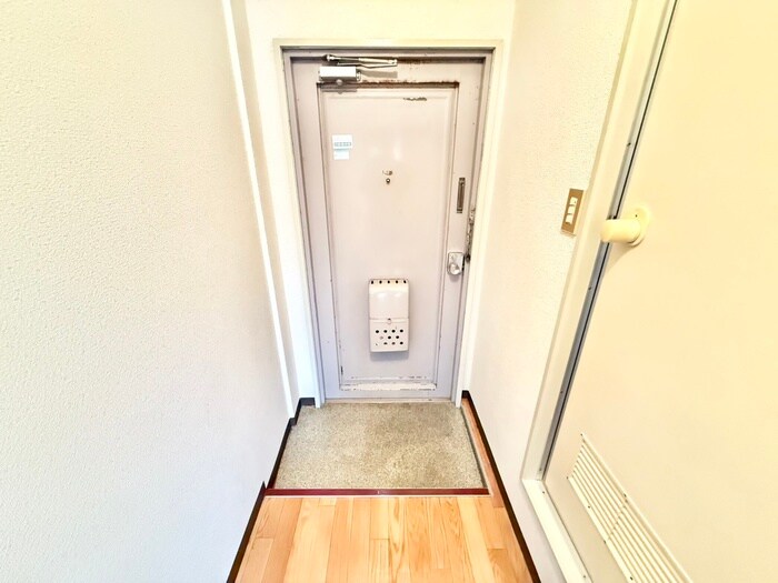 物件内観写真16　(玄関)