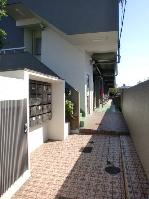 物件外観写真2　(エントランス部分)