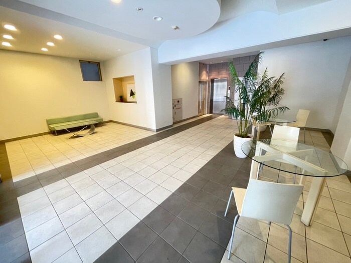 物件外観写真5　(エントランス部分)