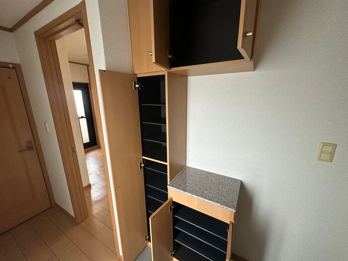 物件内観写真15　(靴箱)