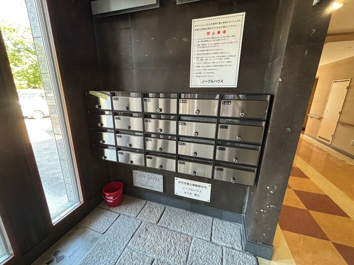 物件外観写真2　(エントランス部分)