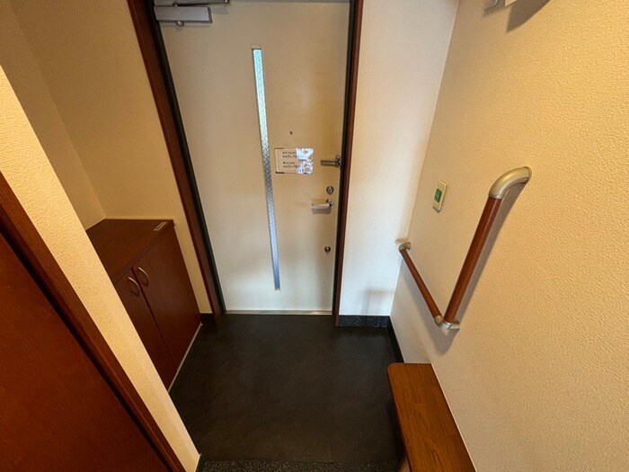 物件内観写真7　(玄関)