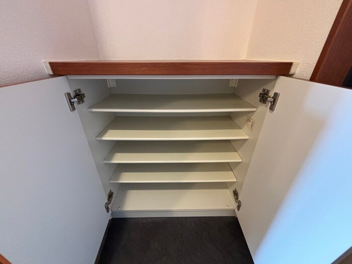 物件内観写真8　(靴箱)