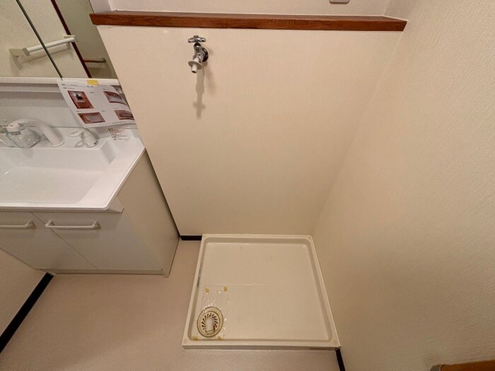 物件内観写真12　(洗濯機置場)