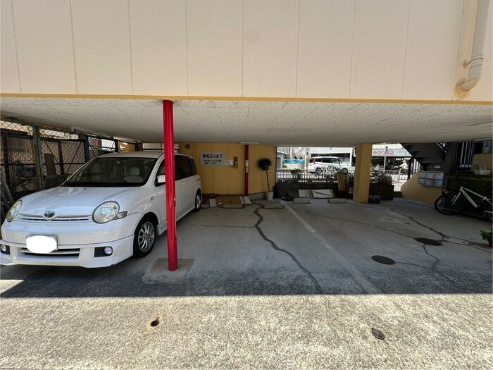 物件外観写真5　(駐車場)