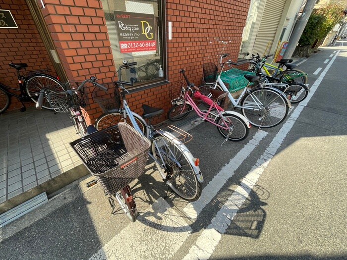 物件外観写真4　(駐輪場)