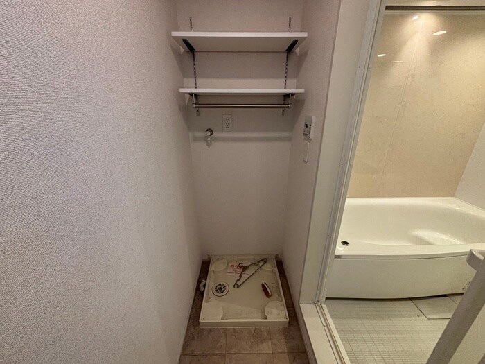 物件内観写真14　(洗濯機置場)