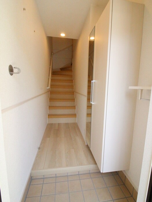 物件内観写真16　(玄関)
