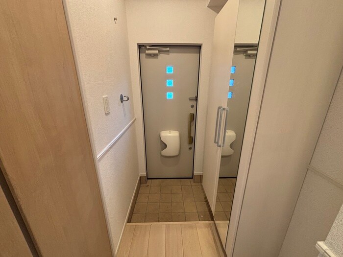 物件内観写真17　(玄関)