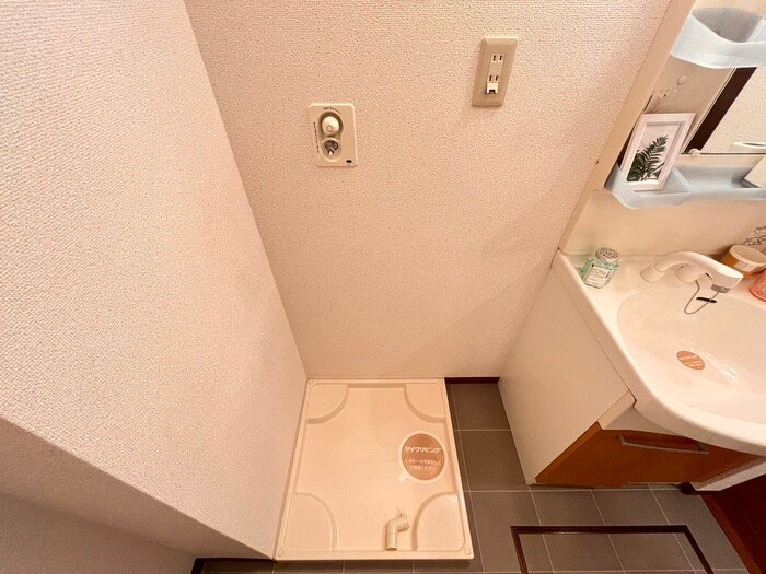 物件内観写真13　(洗濯機置場)