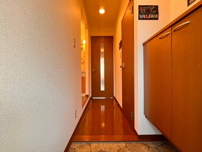 物件内観写真16　(玄関)