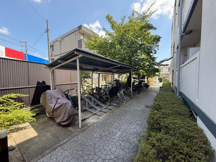 物件外観写真6　(駐輪場)