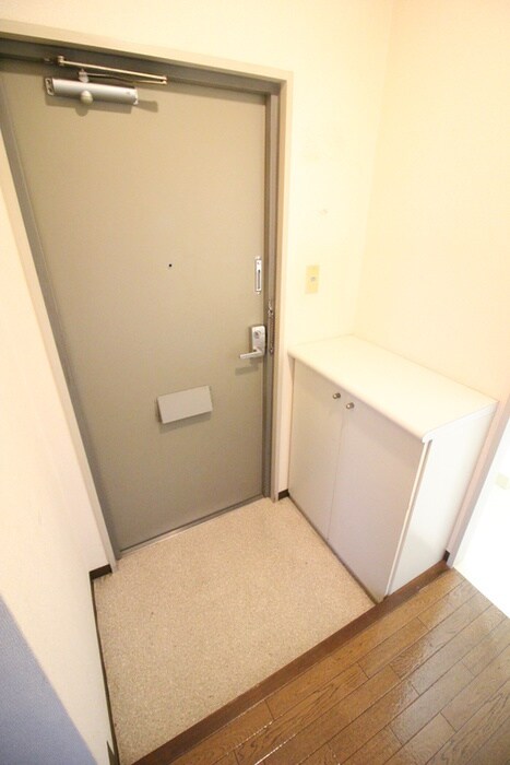 物件内観写真16　(玄関)