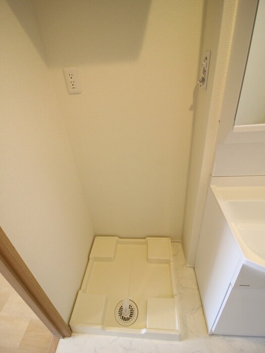 物件内観写真12　(洗濯機置場)