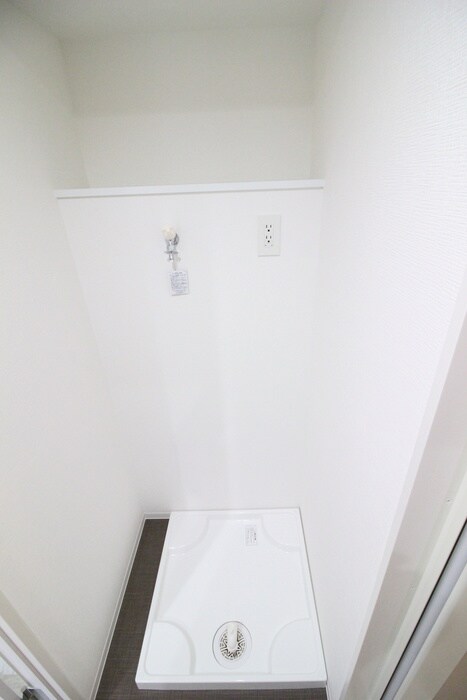物件内観写真16　(洗濯機置場)