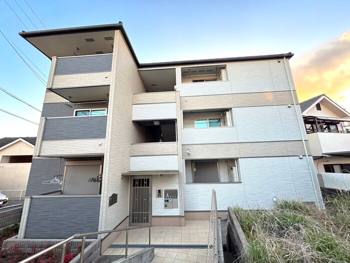 物件外観写真2　(外観写真)