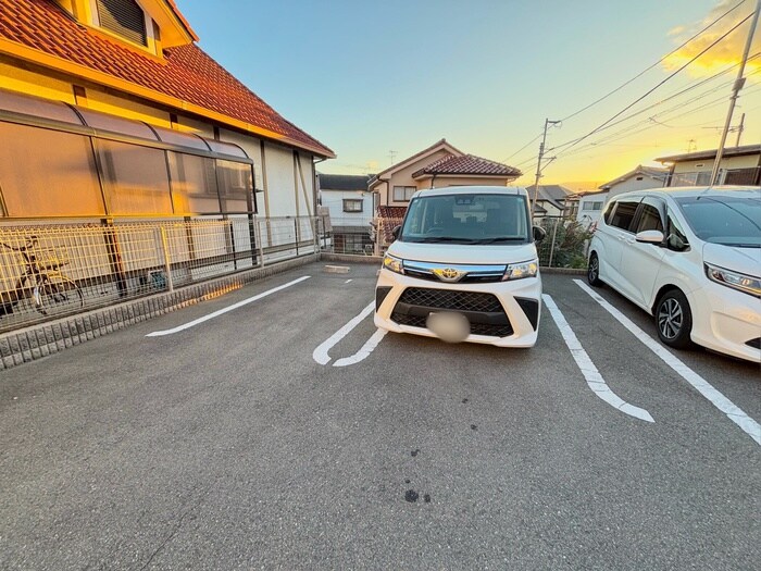 物件外観写真4　(駐車場)