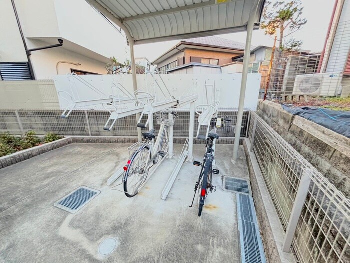 物件外観写真5　(駐輪場)