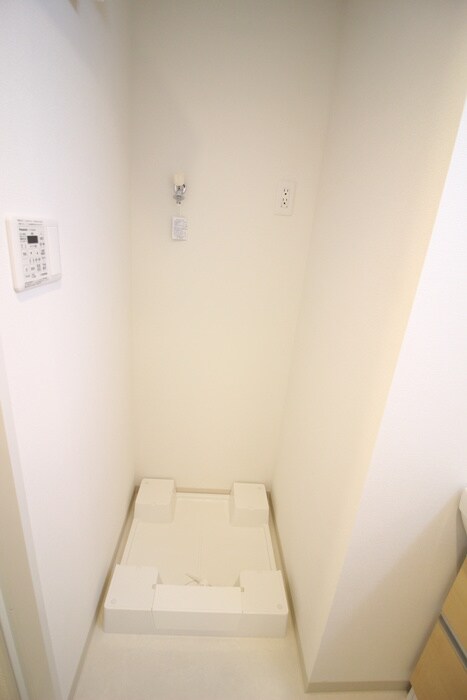 物件内観写真16　(洗濯機置場)