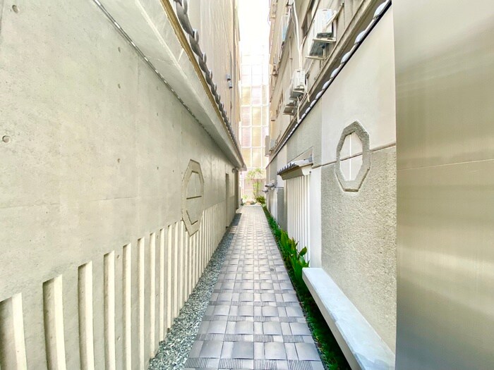 物件外観写真4　(エントランス部分)