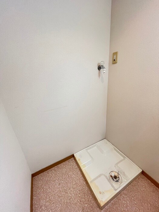 物件内観写真10　(洗濯機置場)