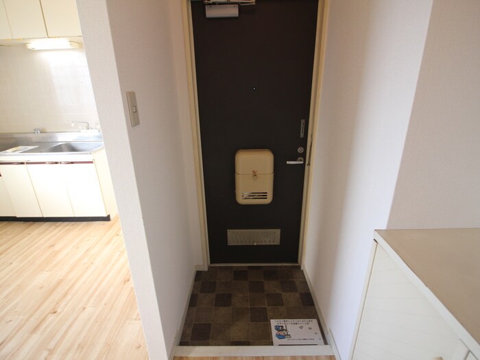 物件内観写真16　(玄関)