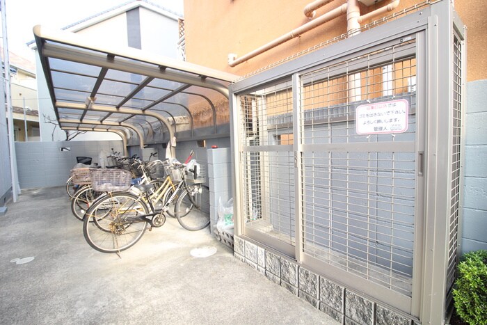 物件外観写真3　(駐輪場)