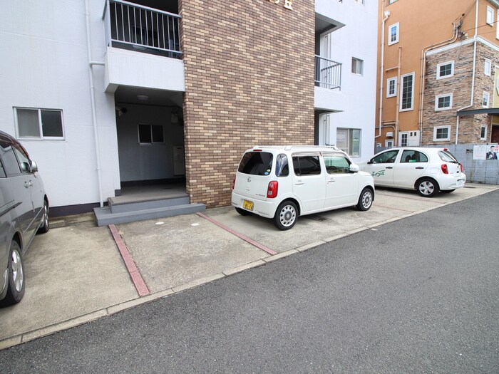 物件外観写真5　(駐車場)