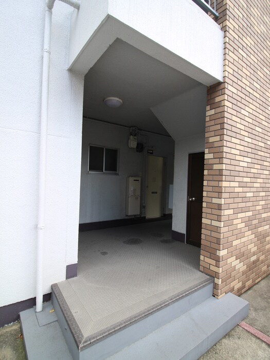 物件外観写真6　(エントランス部分)