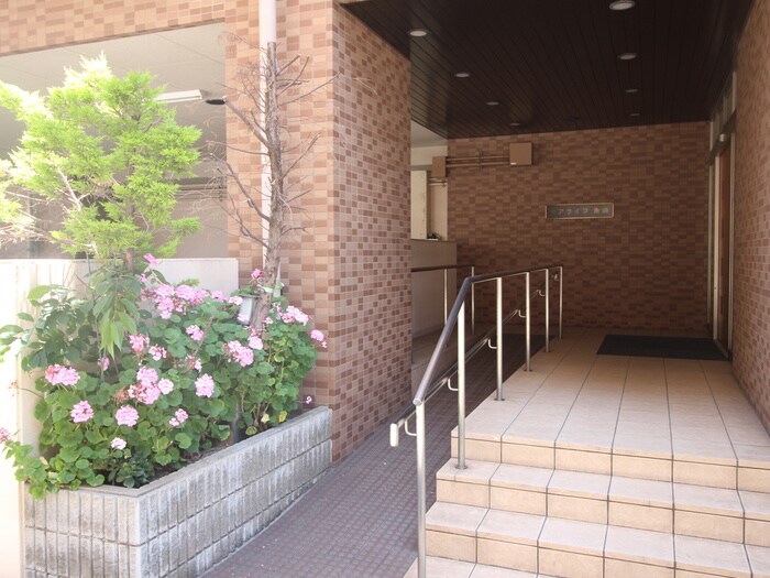 物件外観写真4　(エントランス部分)