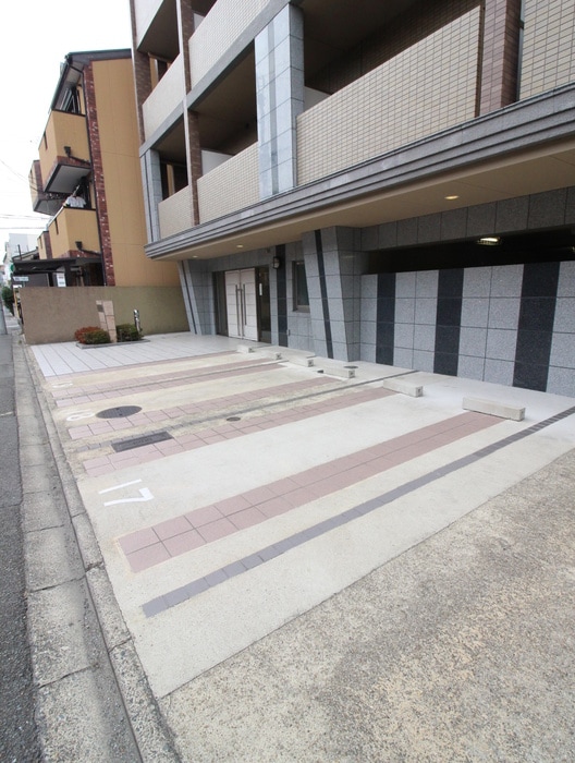 物件外観写真5　(駐車場)