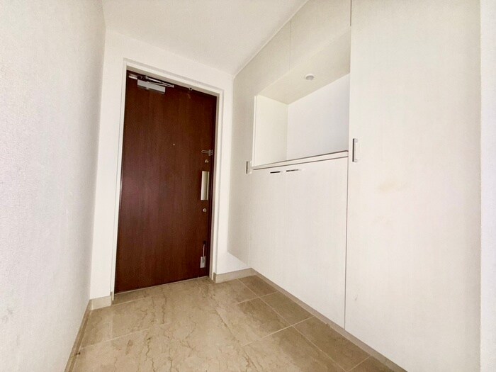 物件内観写真7　(玄関)