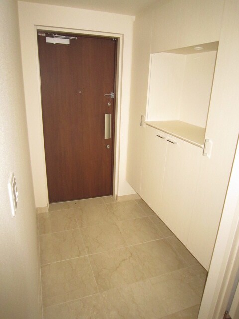 物件内観写真16　(玄関)