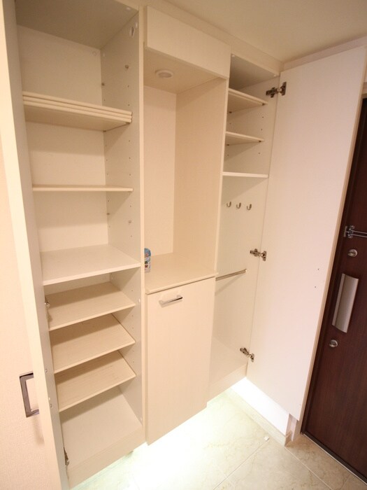 物件内観写真18　(靴箱)