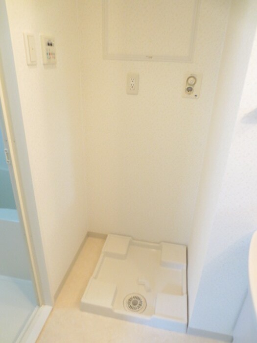 物件内観写真11　(洗濯機置場)