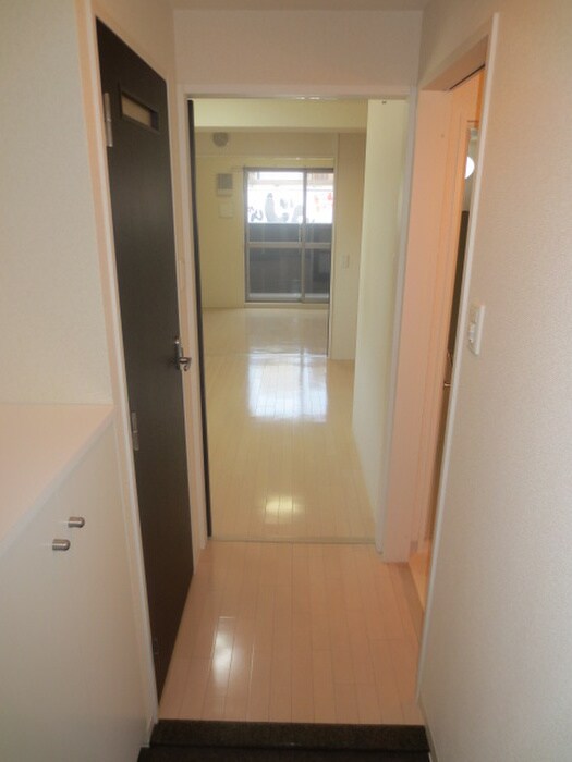 物件内観写真16　(玄関)