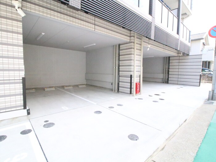 物件外観写真3　(駐車場)