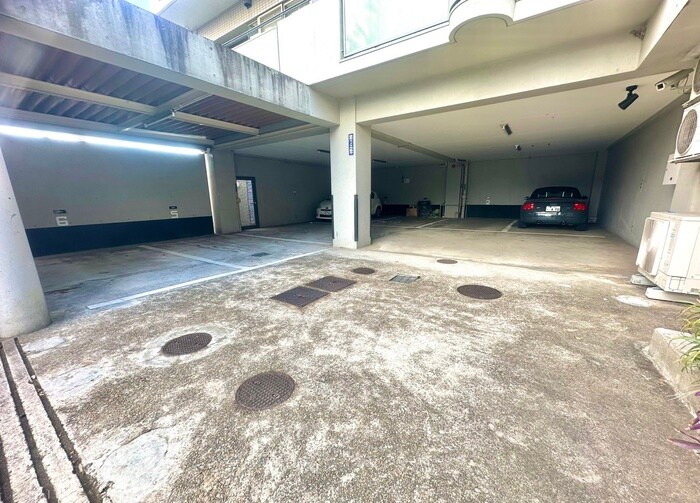 物件外観写真5　(駐車場)