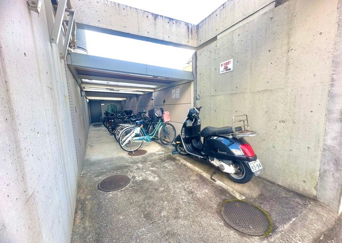 物件外観写真6　(駐輪場)