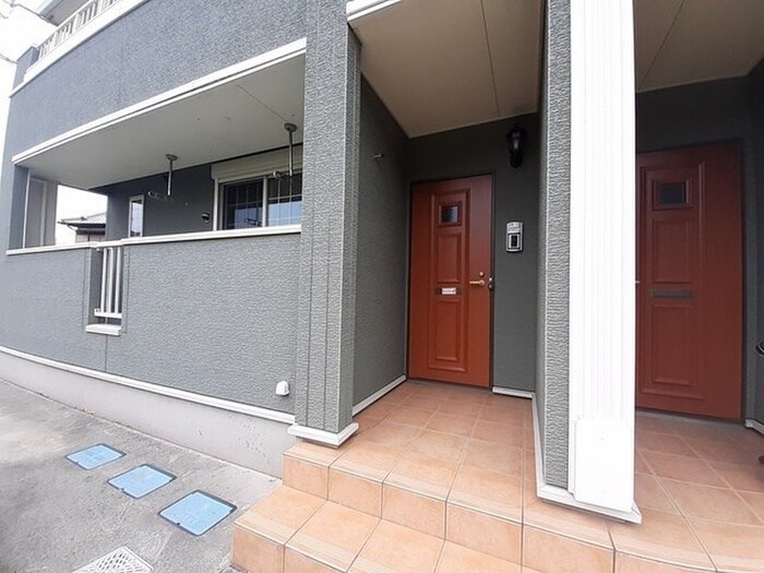 物件外観写真5　(エントランス部分)