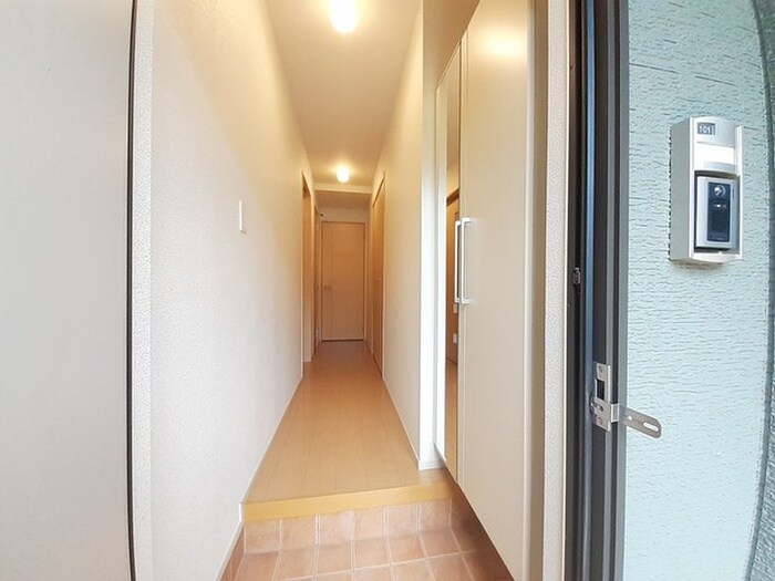 物件内観写真14　(玄関)