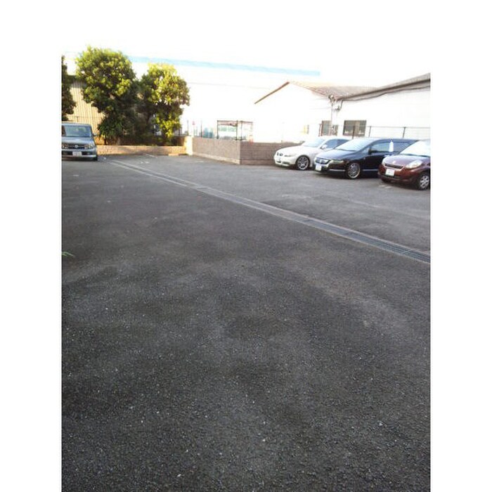 物件外観写真6　(駐車場)