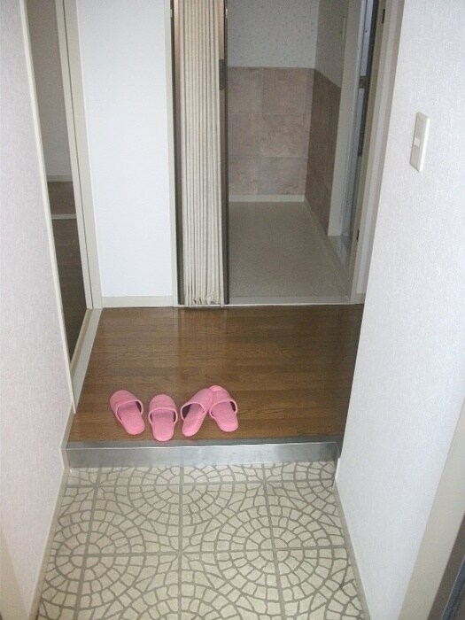 物件内観写真12　(玄関)