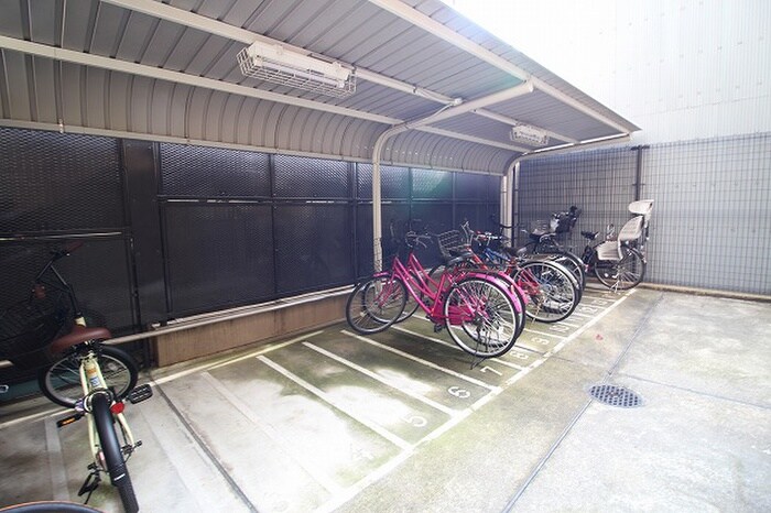物件外観写真5　(駐輪場)