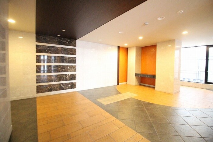 物件外観写真6　(エントランス部分)