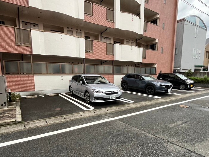 物件外観写真4　(駐車場)