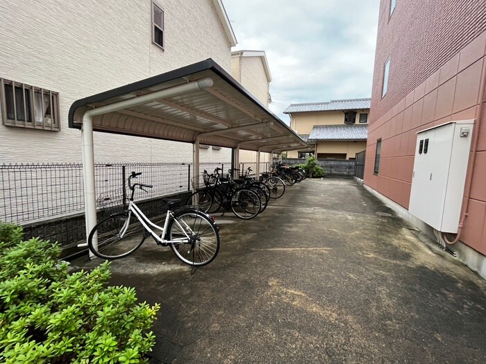 物件外観写真6　(駐輪場)