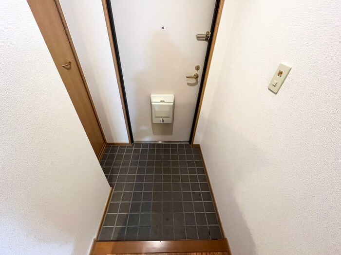 物件内観写真15　(玄関)