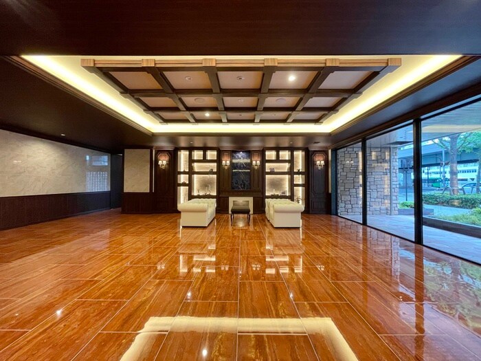 物件外観写真2　(エントランス部分)