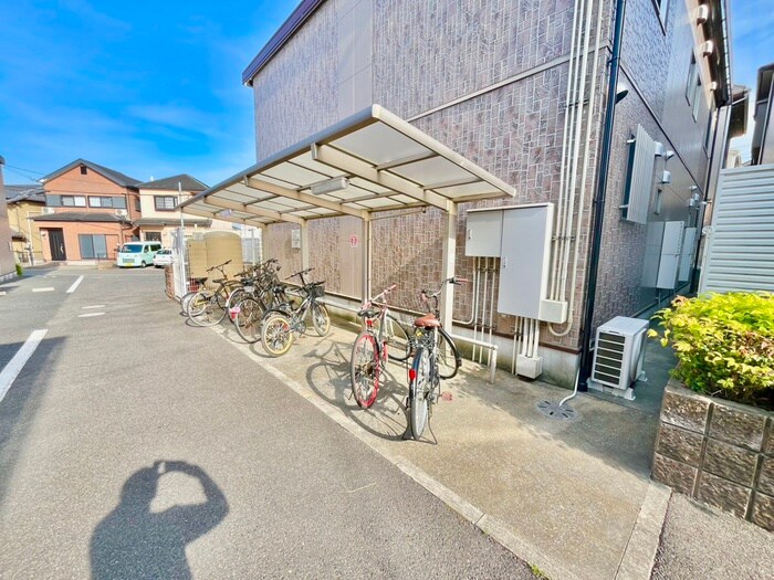 物件外観写真4　(駐輪場)